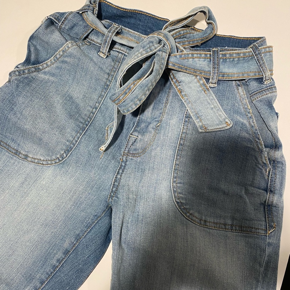 Kenzie jeans, size 4/27, with denim tie belt